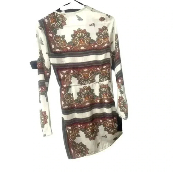 PRETTY LITTLE THINGS PLUNGE NECK WRAP DRESS- suuuuuper cute! - Picture 2 of 4